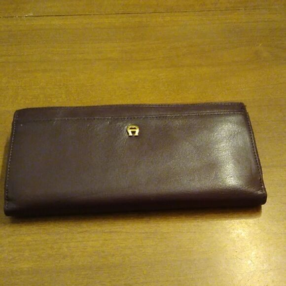 Etienne Aigner Dark Brown Leather Full size Wallet Zipper Snap & Open slot - Picture 1 of 9